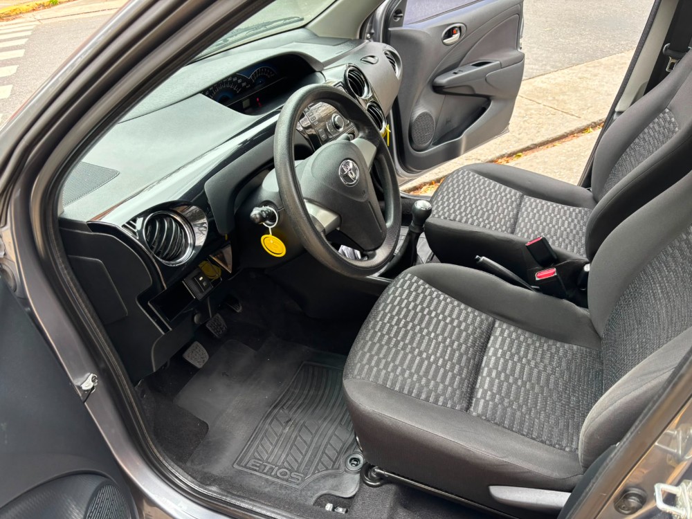 Toyota Etios 1.5 sedan Xs — foto 13